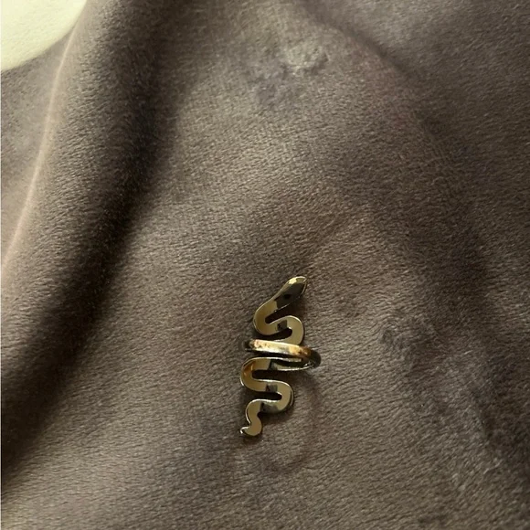 Taylor Swift official Black Reputation Snake Ring - Picture 5 of 9